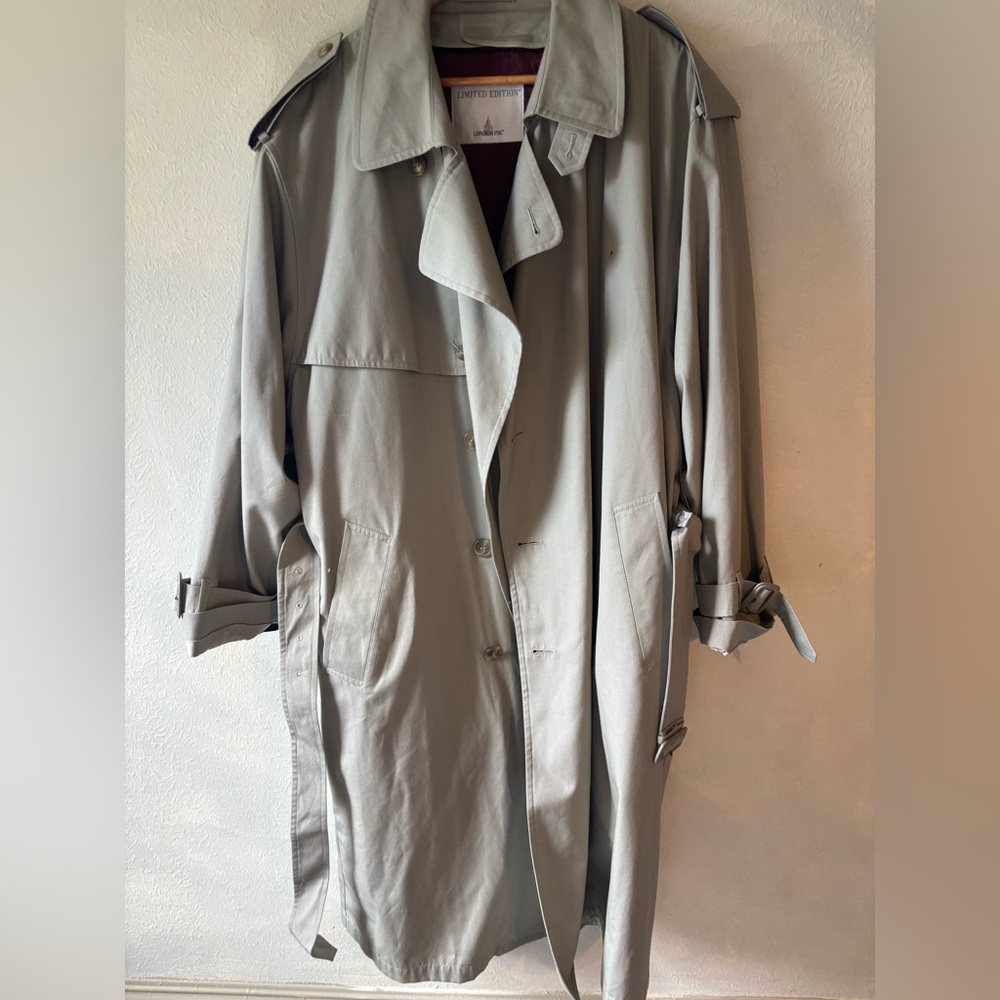 Vintage men’s London Fog Trench Coat size 46